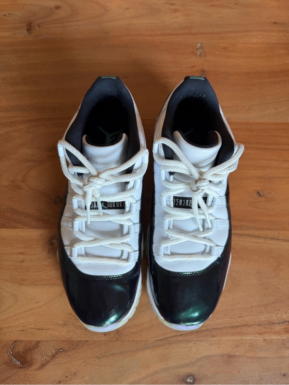 Jordan 11 Emerald Sneakers